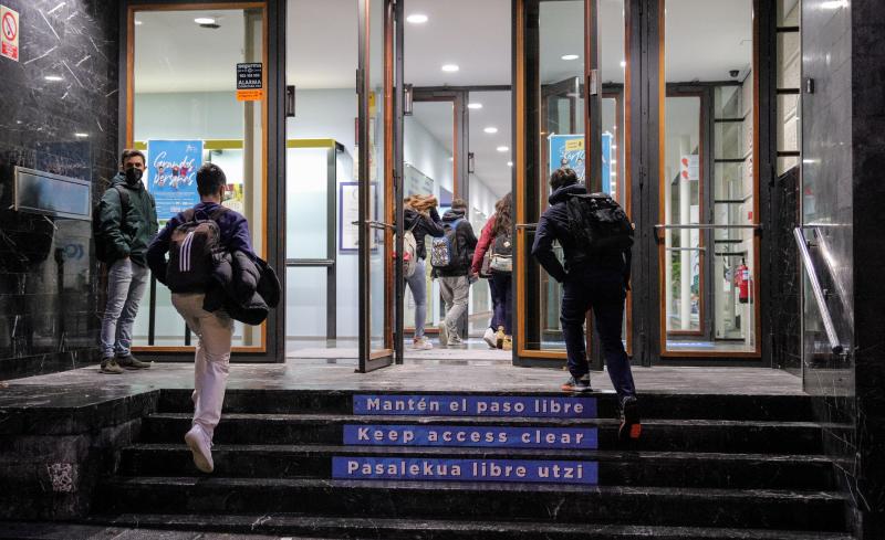 Fotos: Vuelta al colegio en Bizkaia tras las navidades