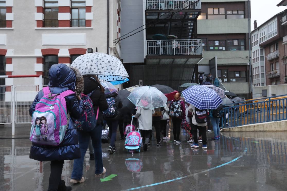 Fotos: Vuelta al colegio en Bizkaia tras las navidades