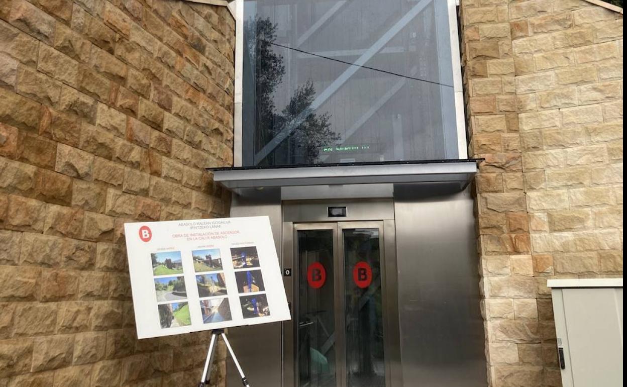 Los vecinos de Uribarri pueden disfrutar del nuevo ascensor
