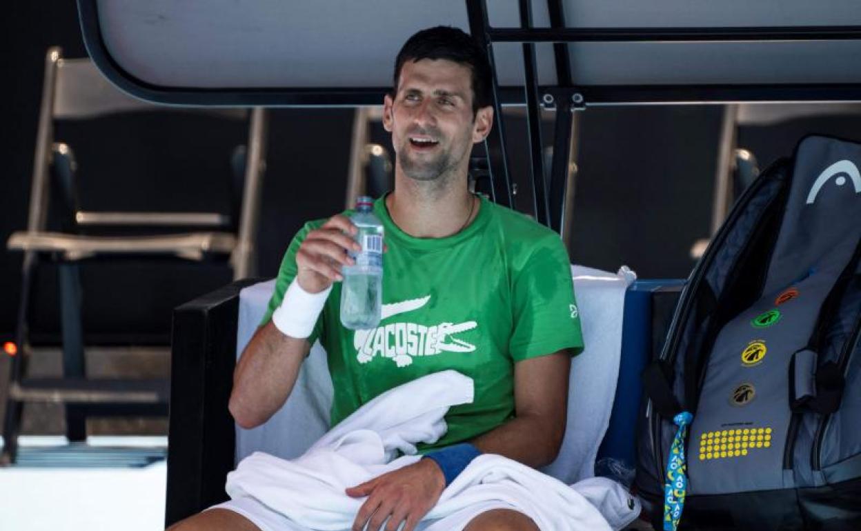 Djokovic realiza una sesión de entrenamiento. 