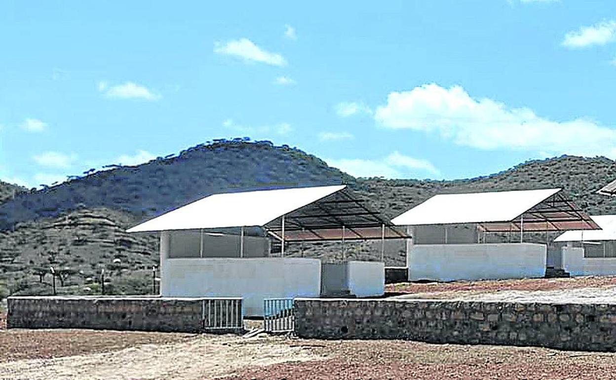 Las instalaciones del centro educativo Pole Pole Olabide en la localidad keniata de Lokitaung, en Turkana, que se inauguran este lunes. 