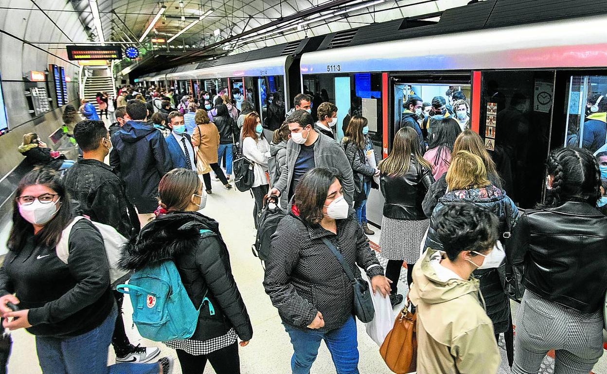 Los 66 millones de viajeros que transportó el metro están incluso por debajo de las cifras de 2016. 