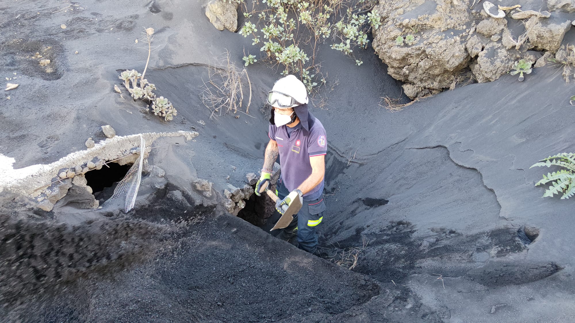 Fotos: Los Bomebros de Bilbao, en el volcán Cumbre Vieja