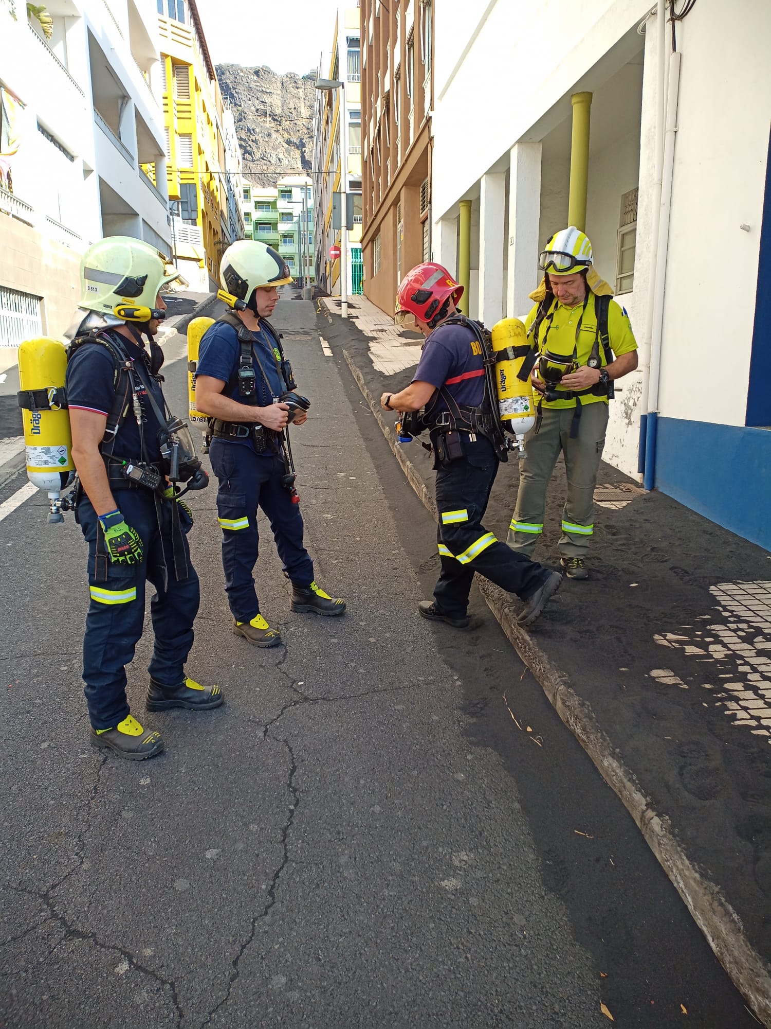 Fotos: Los Bomebros de Bilbao, en el volcán Cumbre Vieja