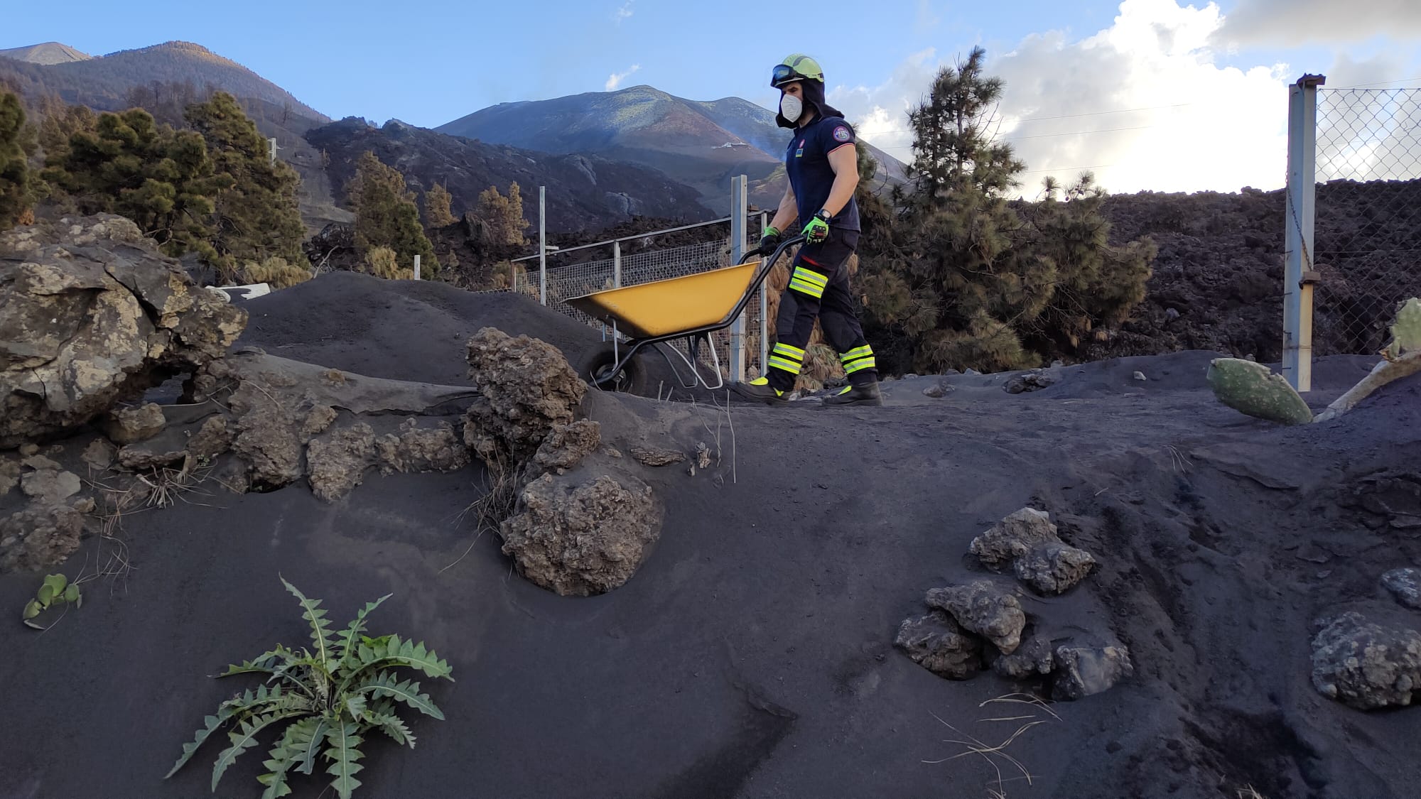 Fotos: Los Bomebros de Bilbao, en el volcán Cumbre Vieja