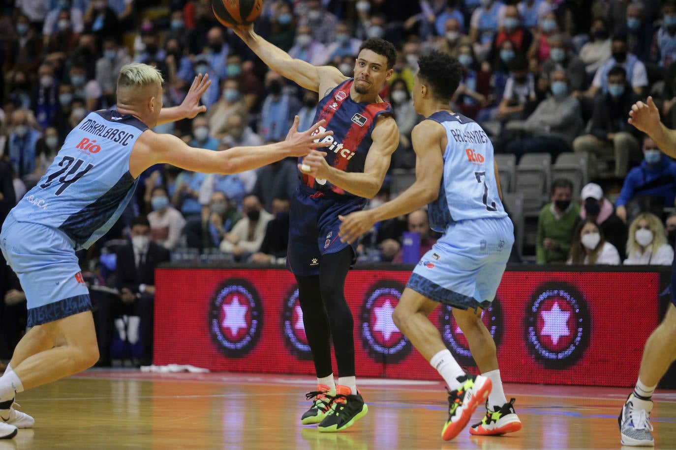 Fotos: Las mejores imágenes del Breogán - Baskonia