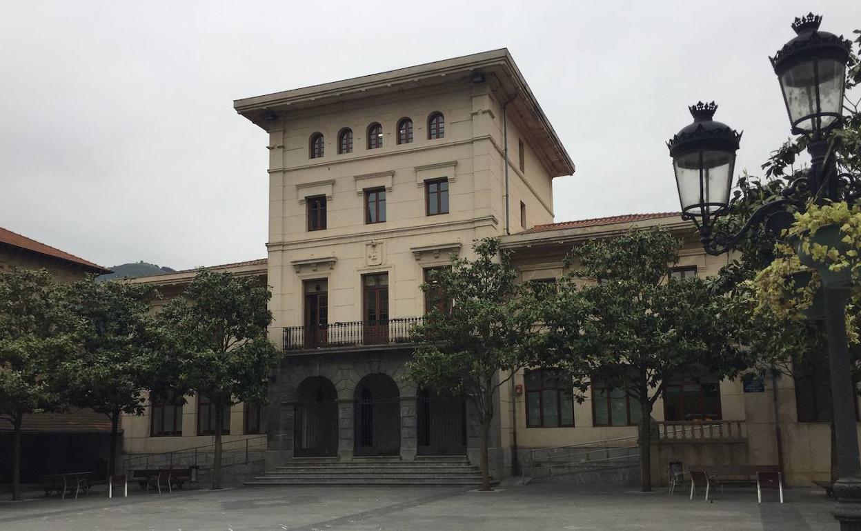 Ayuntamiento de Uga-Miraballes. 