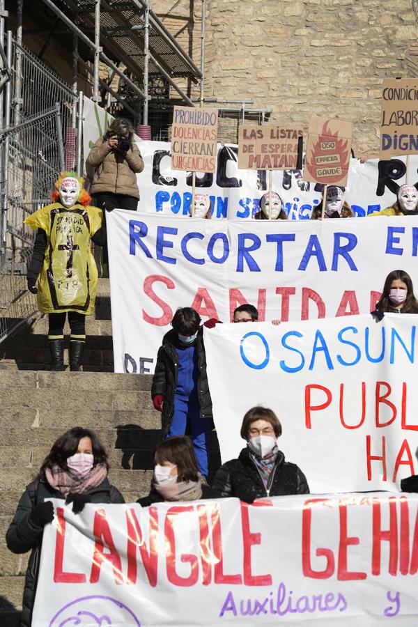 Fotos: Los sanitarios se manifiestan en Vitoria