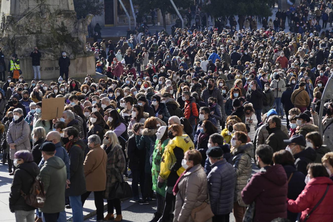 Fotos: Los sanitarios se manifiestan en Vitoria