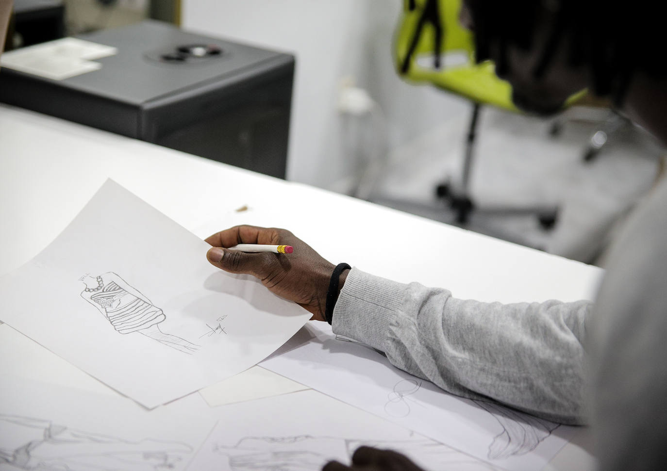 Fotos: El sueño de Saidou, el diseñador de moda que ha abierto una tienda-taller en Santutxu