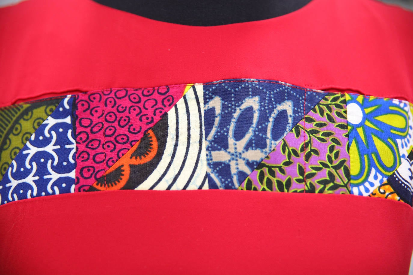 Fotos: El sueño de Saidou, el diseñador de moda que ha abierto una tienda-taller en Santutxu