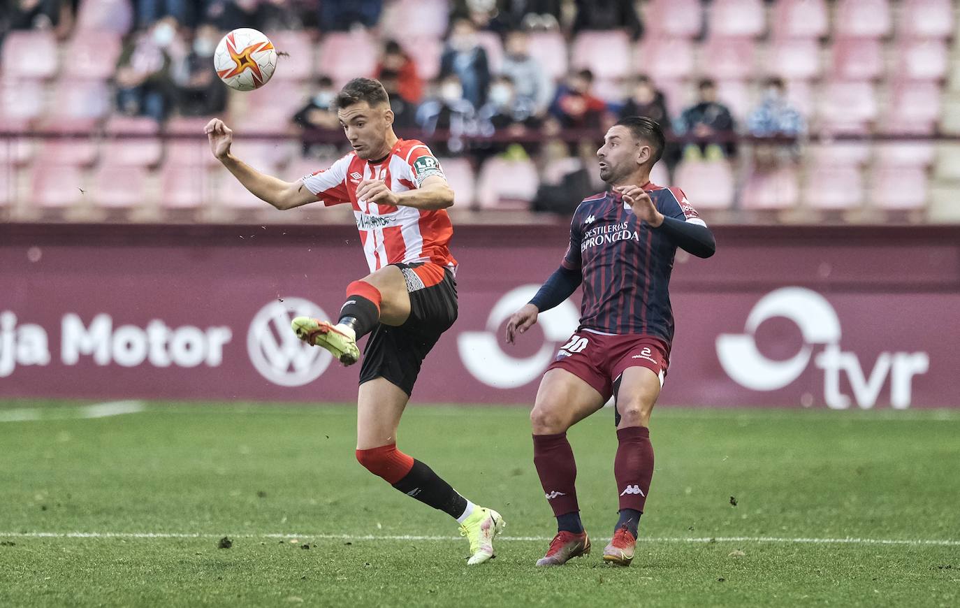 Andoni López, ante el Extremadura en Las Gaunas. 