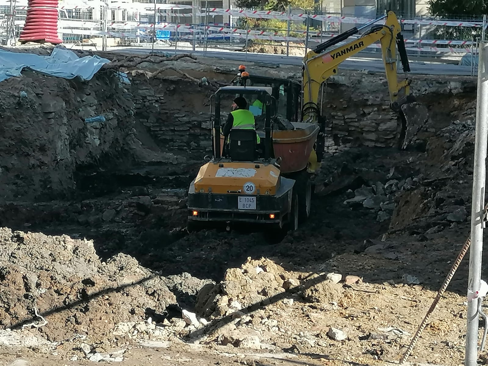 Colectivos de arqueólogos piden que se conserven los restos hallados en el entorno del Memorial