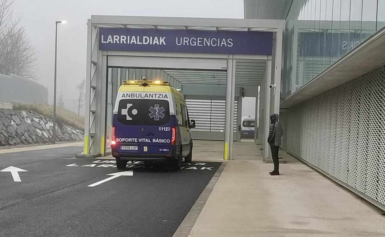 Las ambulancias ya acceden por la nueva entrada a las urgencias de Txagorritxu.
