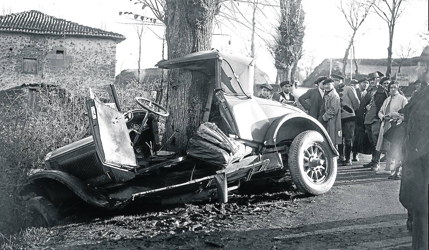 Mueren dos artilleros al chocar un coche robado contra un árbol en Santa Lucía