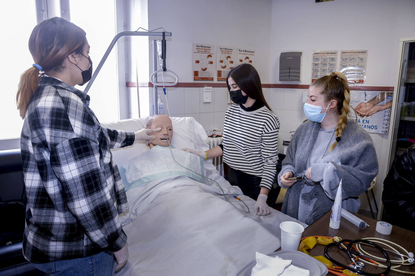 Fotos: Nadia Calviño visita las instalaciones de Egibide en Vitoria