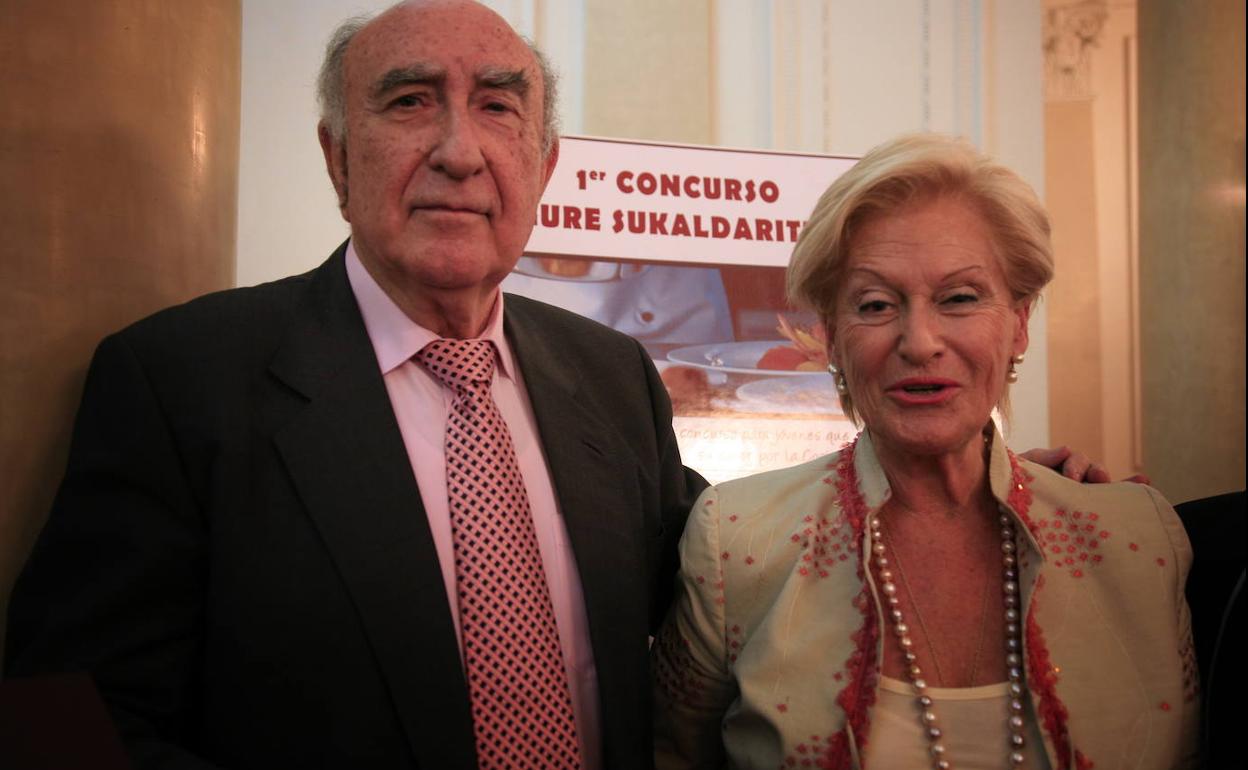 Garbiñe Badiola junto a su marido, Jesús Llona, fallecido en 2013. 