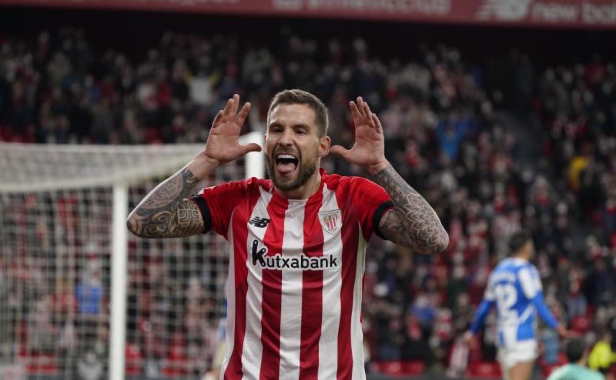 Iñigo Martínez iguala su mejor registro goleador