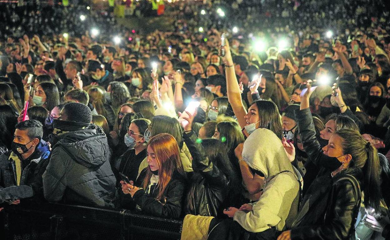 Los jóvenes de 30 a 39 años son un grupo con amplia vida social. 