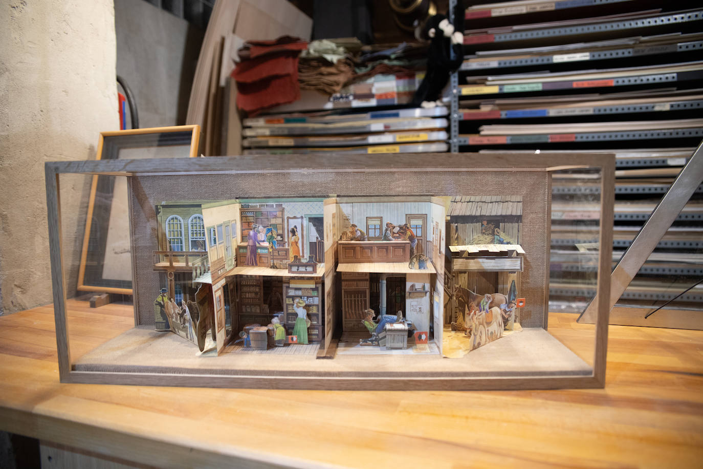 Fotos: El desconocido callejón de Bilbao lleno de arte y artesanía que recuerda a Santorini