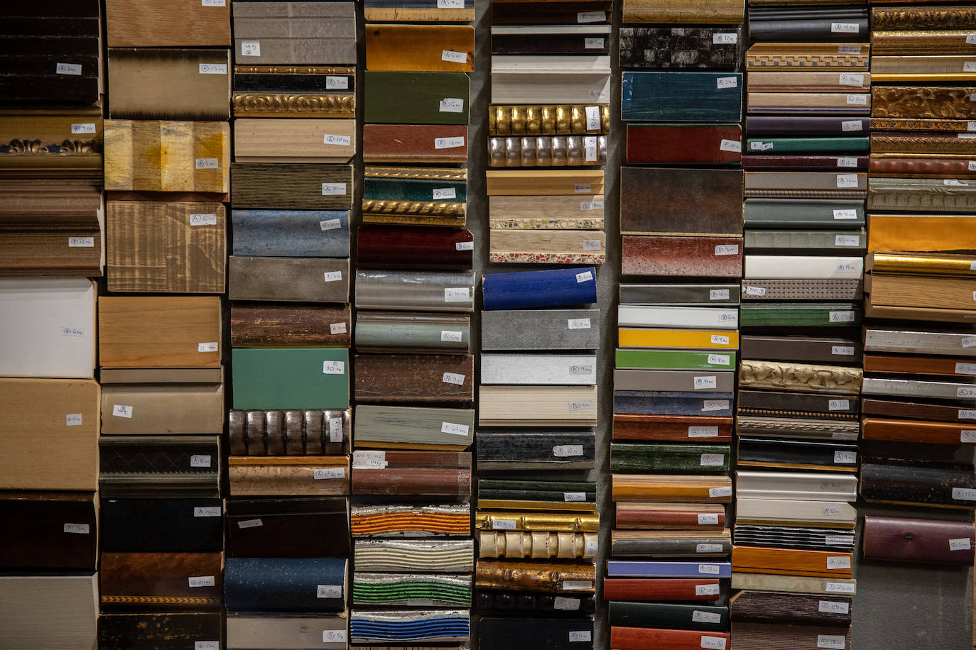 Fotos: El desconocido callejón de Bilbao lleno de arte y artesanía que recuerda a Santorini