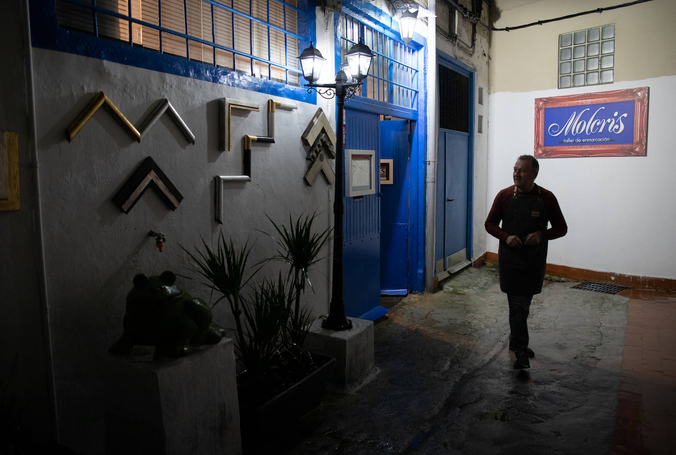 Fotos: El desconocido callejón de Bilbao lleno de arte y artesanía que recuerda a Santorini