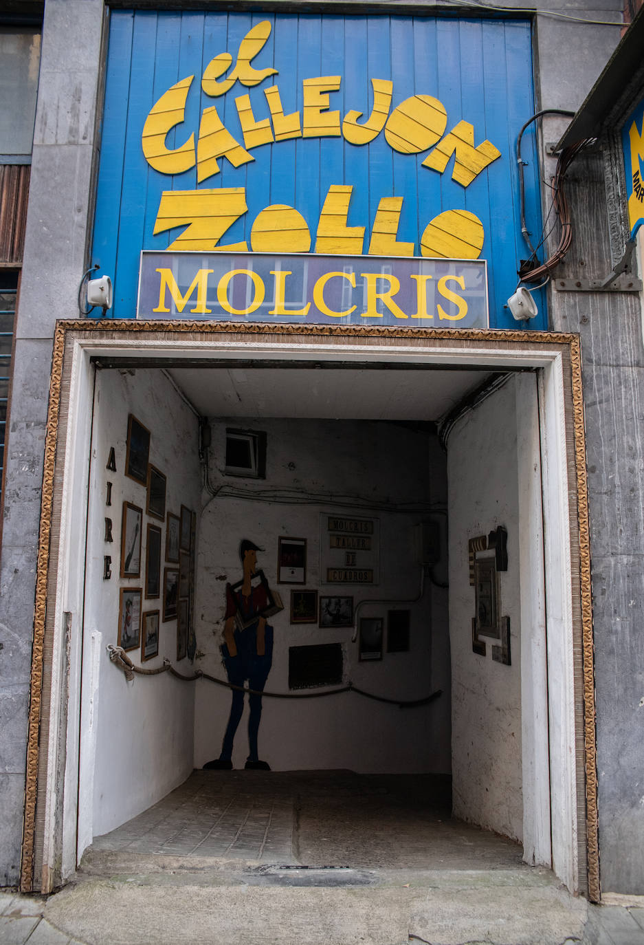 Fotos: El desconocido callejón de Bilbao lleno de arte y artesanía que recuerda a Santorini