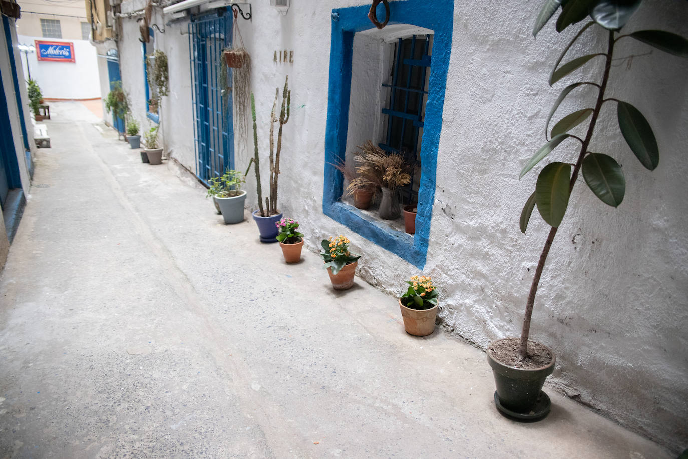 Fotos: El desconocido callejón de Bilbao lleno de arte y artesanía que recuerda a Santorini