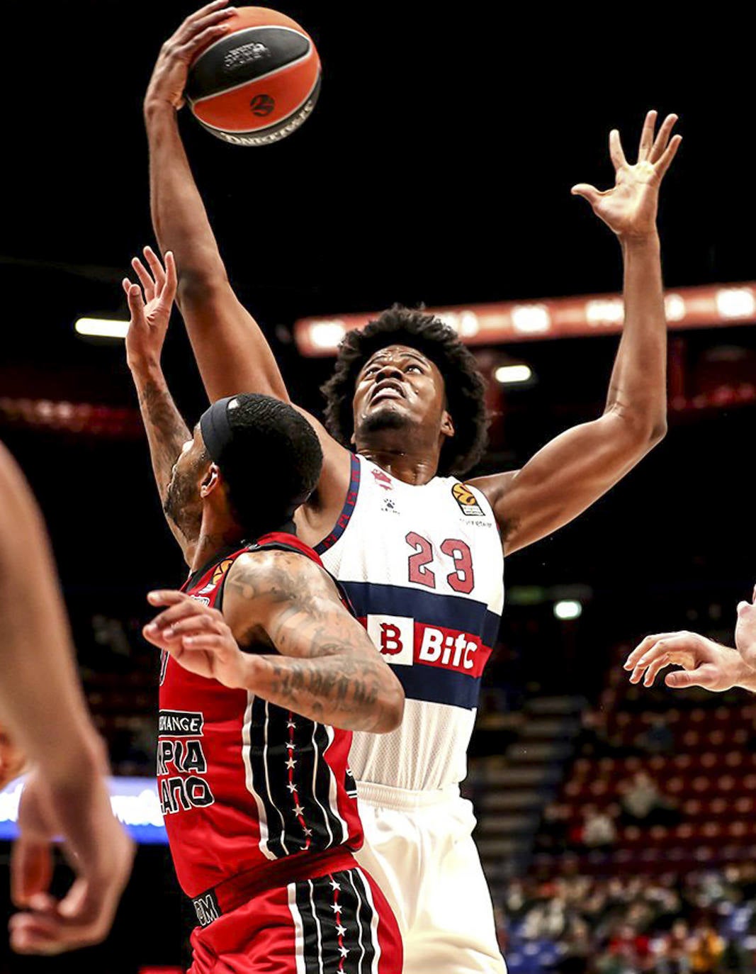 Fotos: Las mejores imágenes del Armani Milán - Baskonia