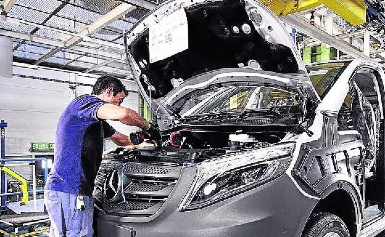 Crisis de suministros: Mercedes Vitoria trabajará la próxima semana pese a tener 2.400 furgonetas inacabadas por falta de piezas