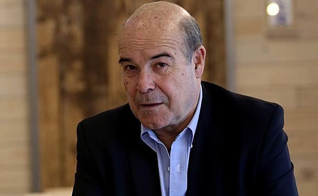 Antonio Resines, agradecido tras abandonar el hospital: «Me han salvado literalmente la vida»