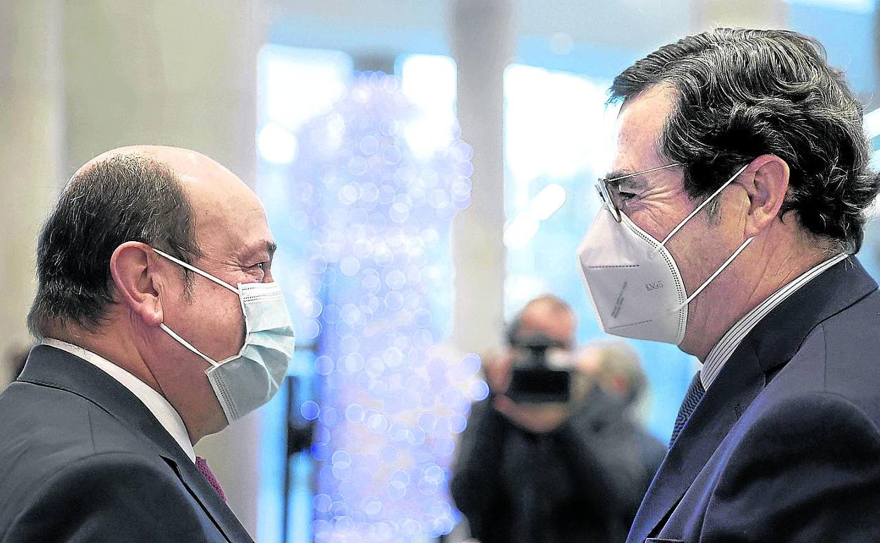 El presidente del PNV, Andoni Ortuzar, junto al máximo responsable de la CEOE, Antonio Garamendi. 