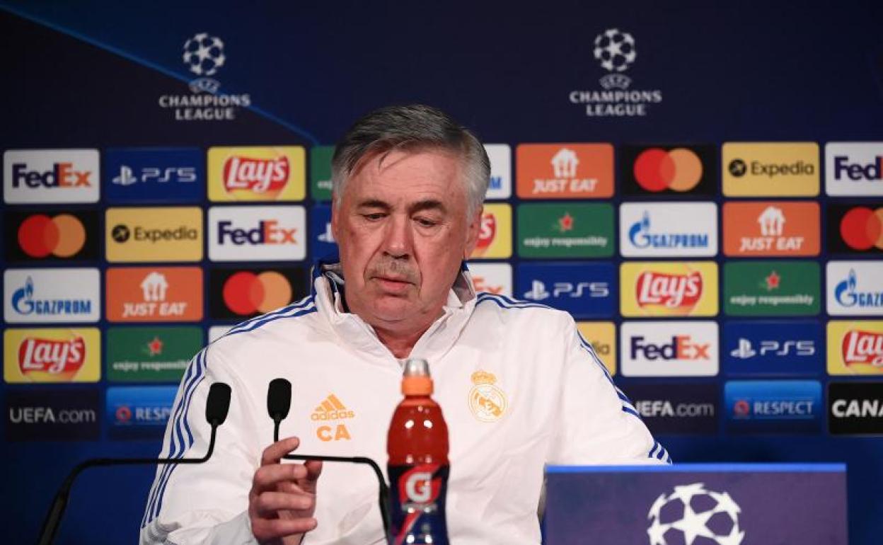 Carlo Ancelotti, en conferencia de prensa en el Parque de los Príncipes. 