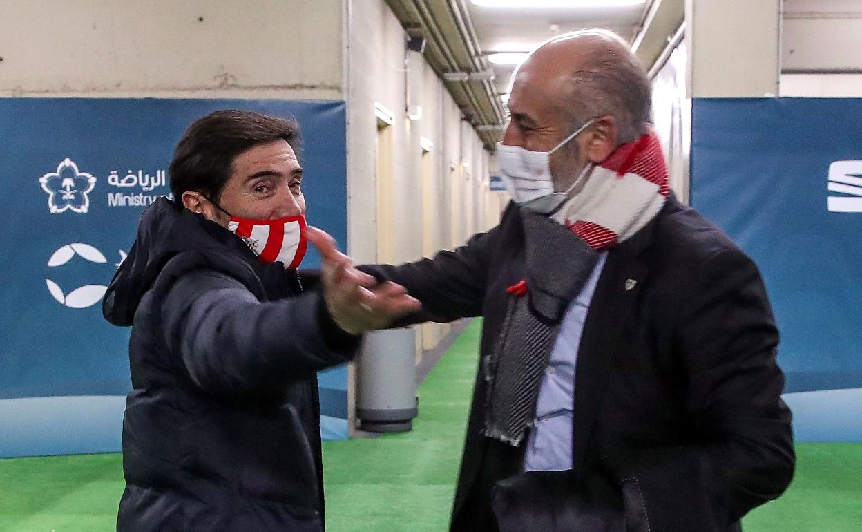 Aitor Elizegi y Marcelino antes de un partido de la Supercopa en Arabia Saudí.