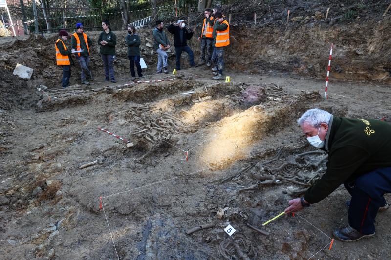 Fotos: Hallan en el cementerio de Begoña fosas comunes con restos de soldados liberales de la Guerra Carlista