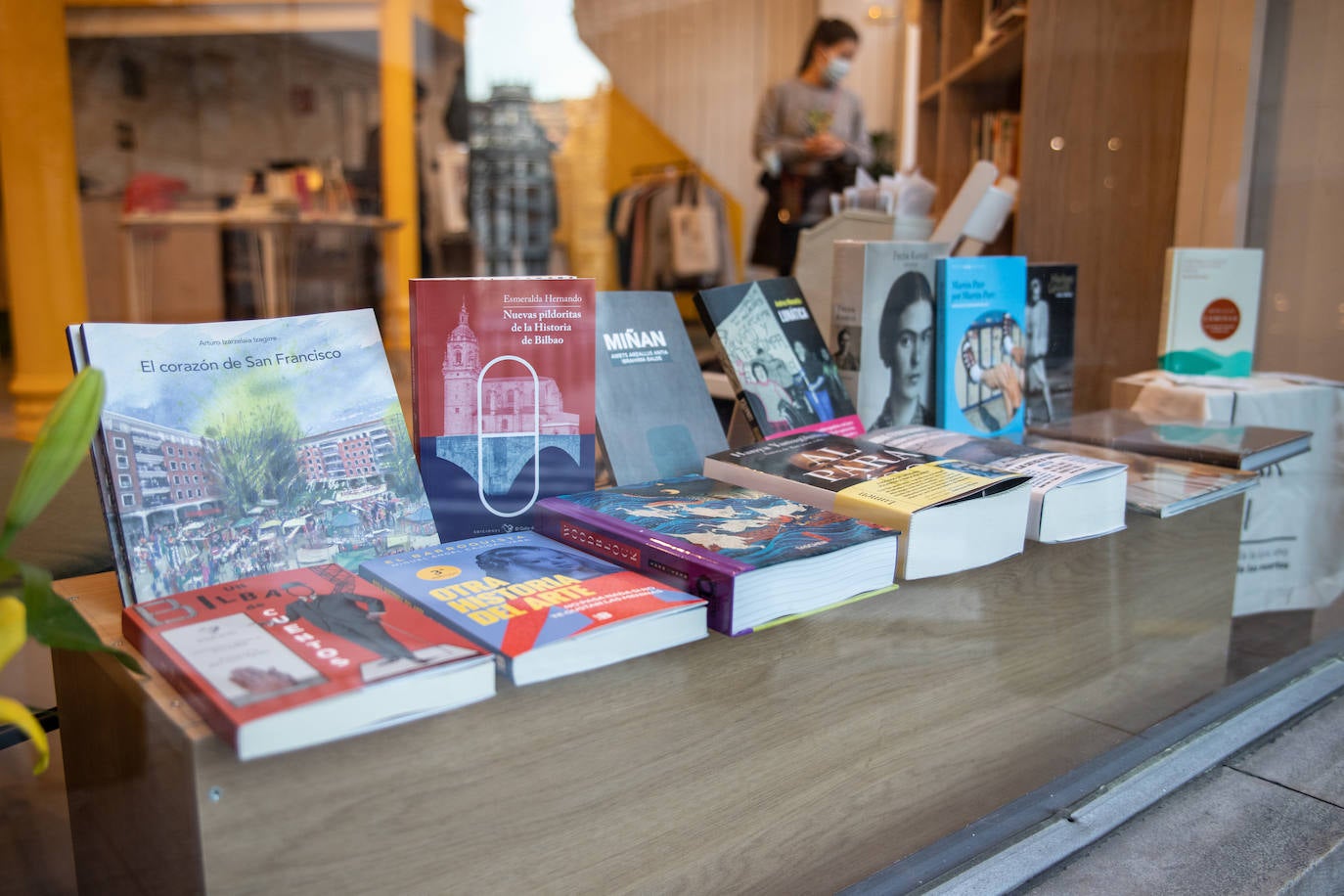 Fotos: &#039;La ilusa&#039;: la nueva (y diferente) librería de Bilbao que se rinde a la moda y el arte