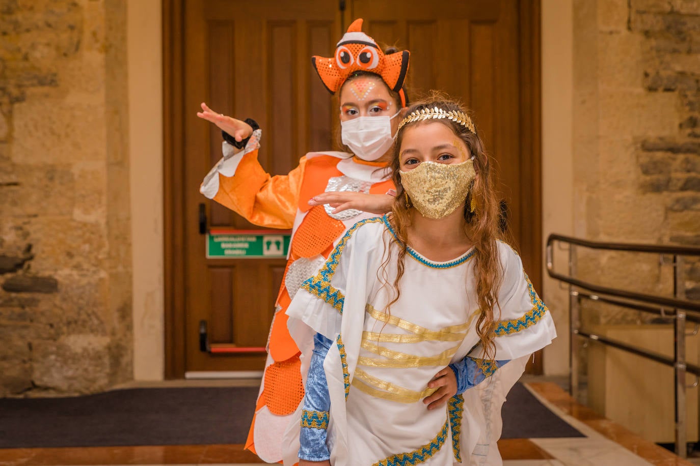 Fotos: Elfos, mosqueteros, hippies, Wally... así son las comparsas del Carnaval de Vitoria