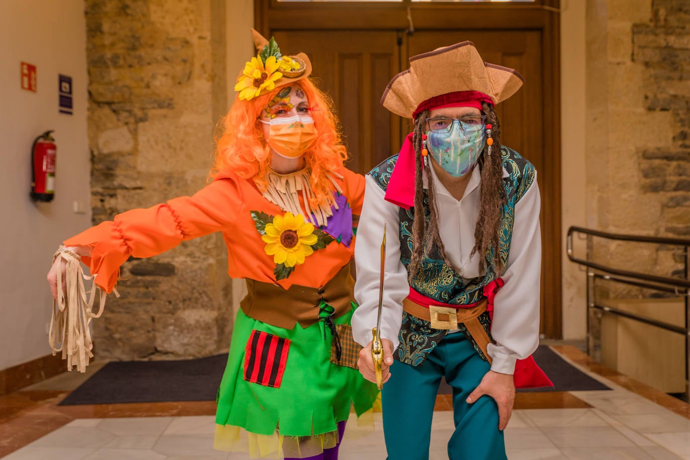 Fotos: Elfos, mosqueteros, hippies, Wally... así son las comparsas del Carnaval de Vitoria