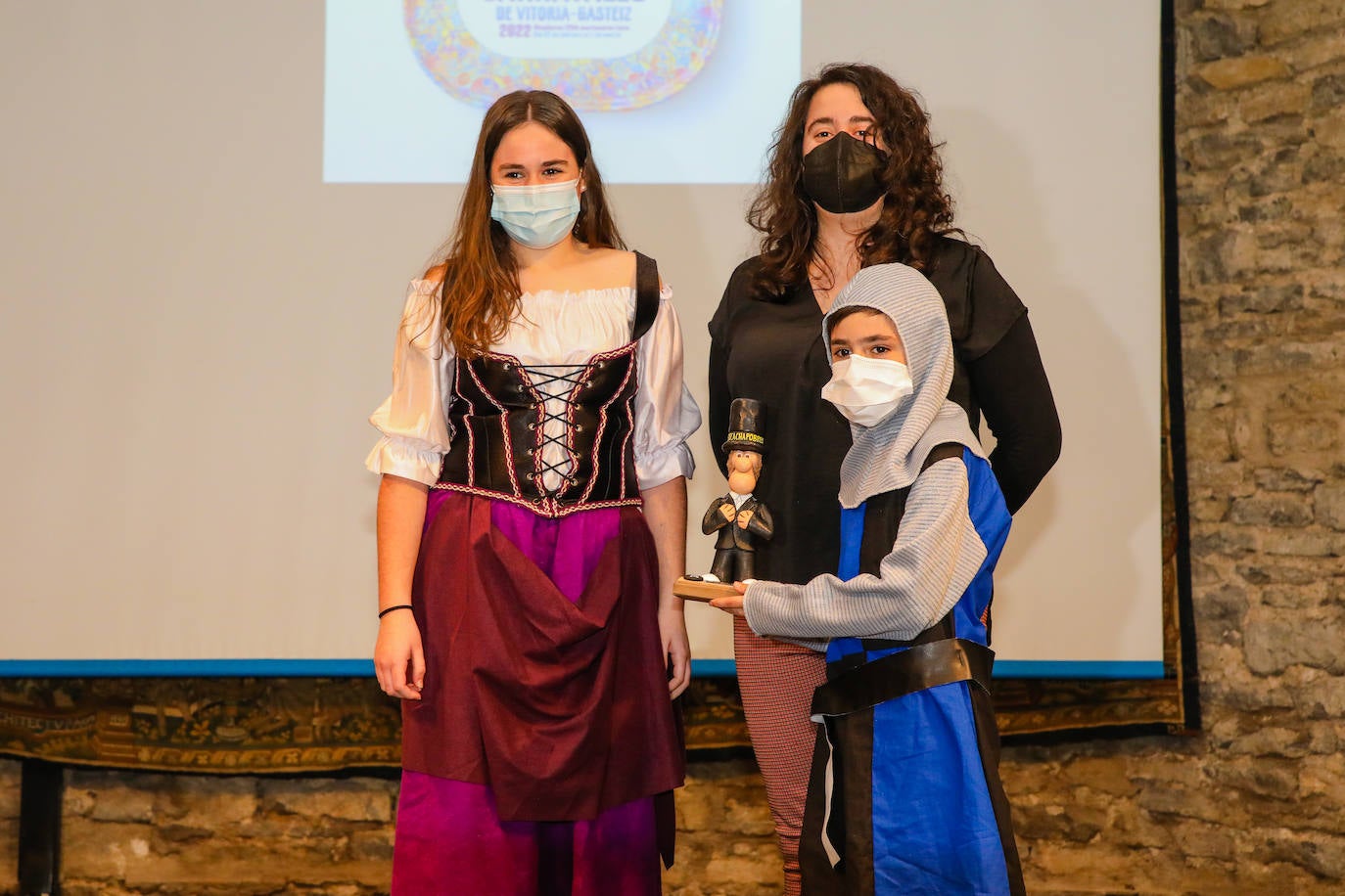 Fotos: Elfos, mosqueteros, hippies, Wally... así son las comparsas del Carnaval de Vitoria