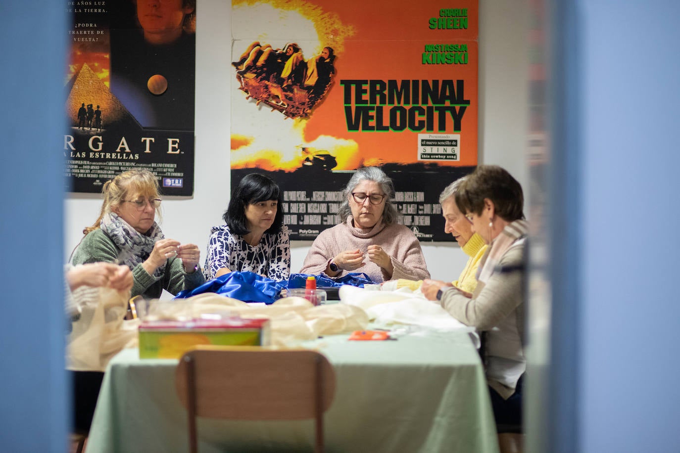 Fotos: Cuando las madres son las artistas: así crean el vestuario del musical de Salesianos de Deusto