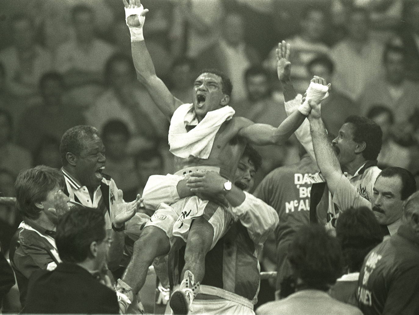 Rodolfo Blanco tras ganar el Campeonato de Pesos Mosca en 1992