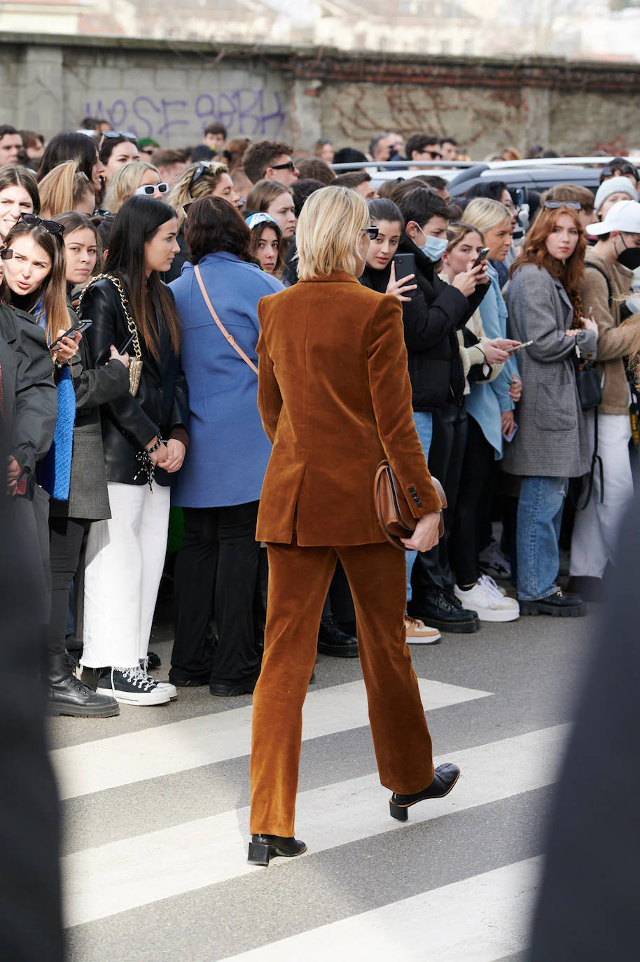 The Best Street Style Looks From Milan Fashion Week Spring 2022  Cómo  combinar colores, Semana de la moda, Estilo calle primavera