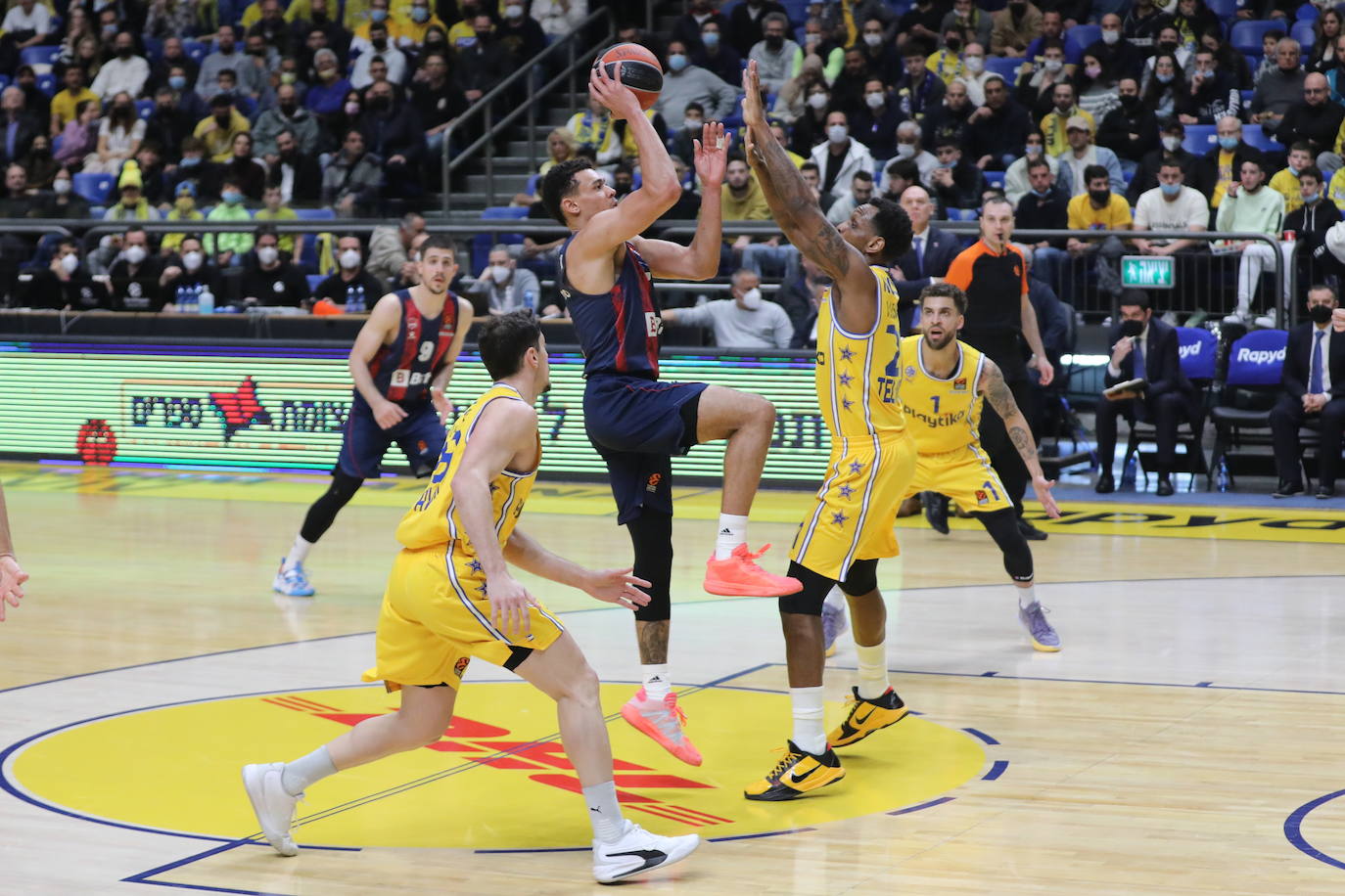 Fotos: Las mejores imágenes del Maccabi - Baskonia