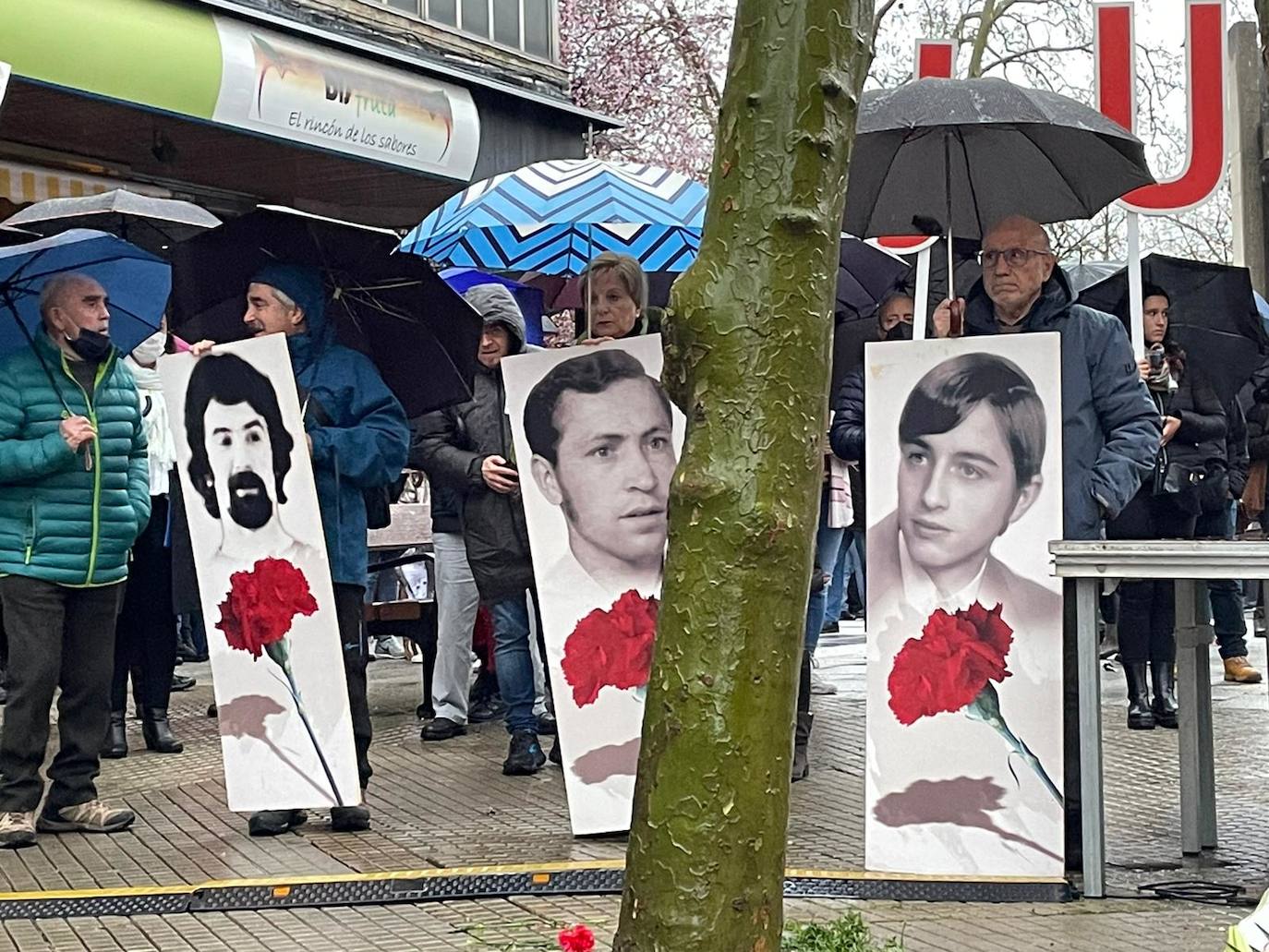 Fotos: Vitoria recuerda a las víctimas del 3 de marzo