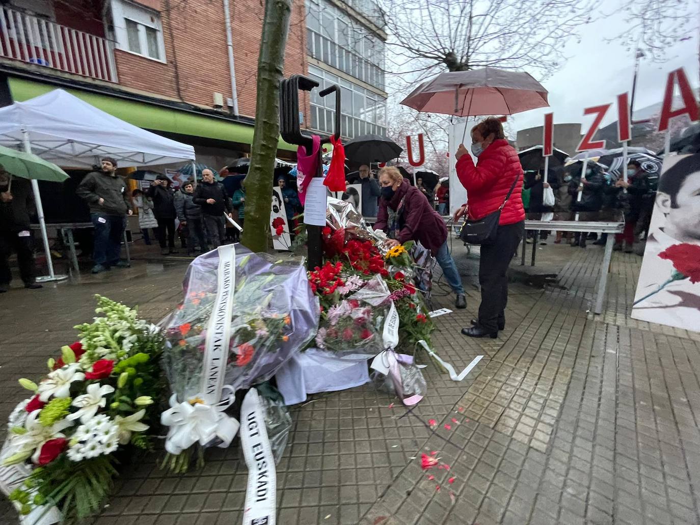 Fotos: Vitoria recuerda a las víctimas del 3 de marzo