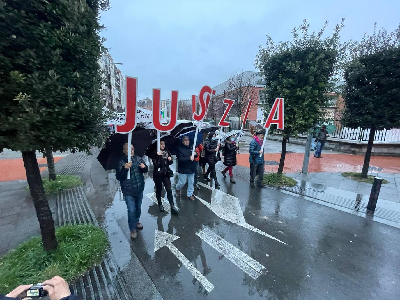 Fotos: Vitoria recuerda a las víctimas del 3 de marzo