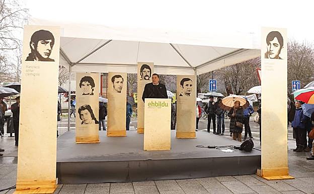 Arnaldo Otegi se dirige a los congregados en Zaramaga.