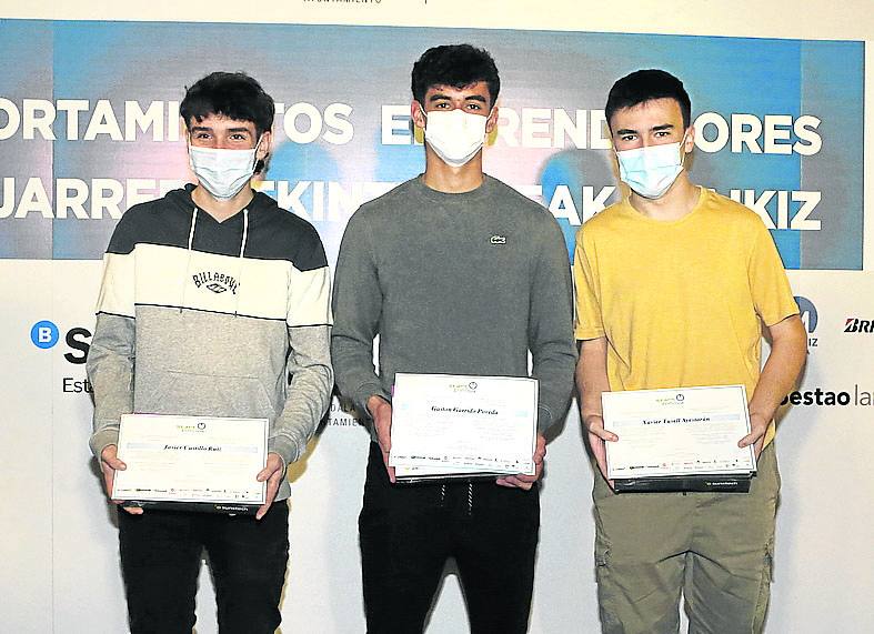 Javier Castillo, Gastón Garrido y Xabier Tusell. 