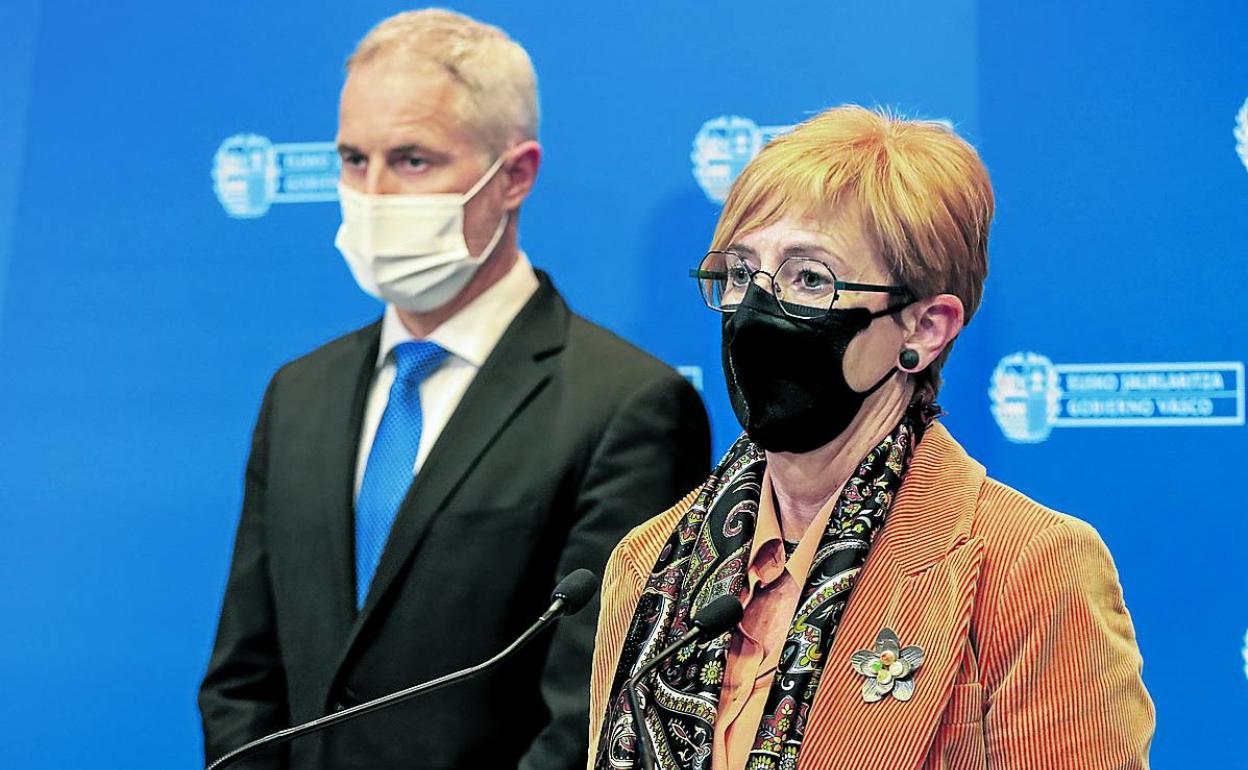 La consejera Arantxa Tapia, en su comparecencia tras reunirse con los clústeres vascos. 