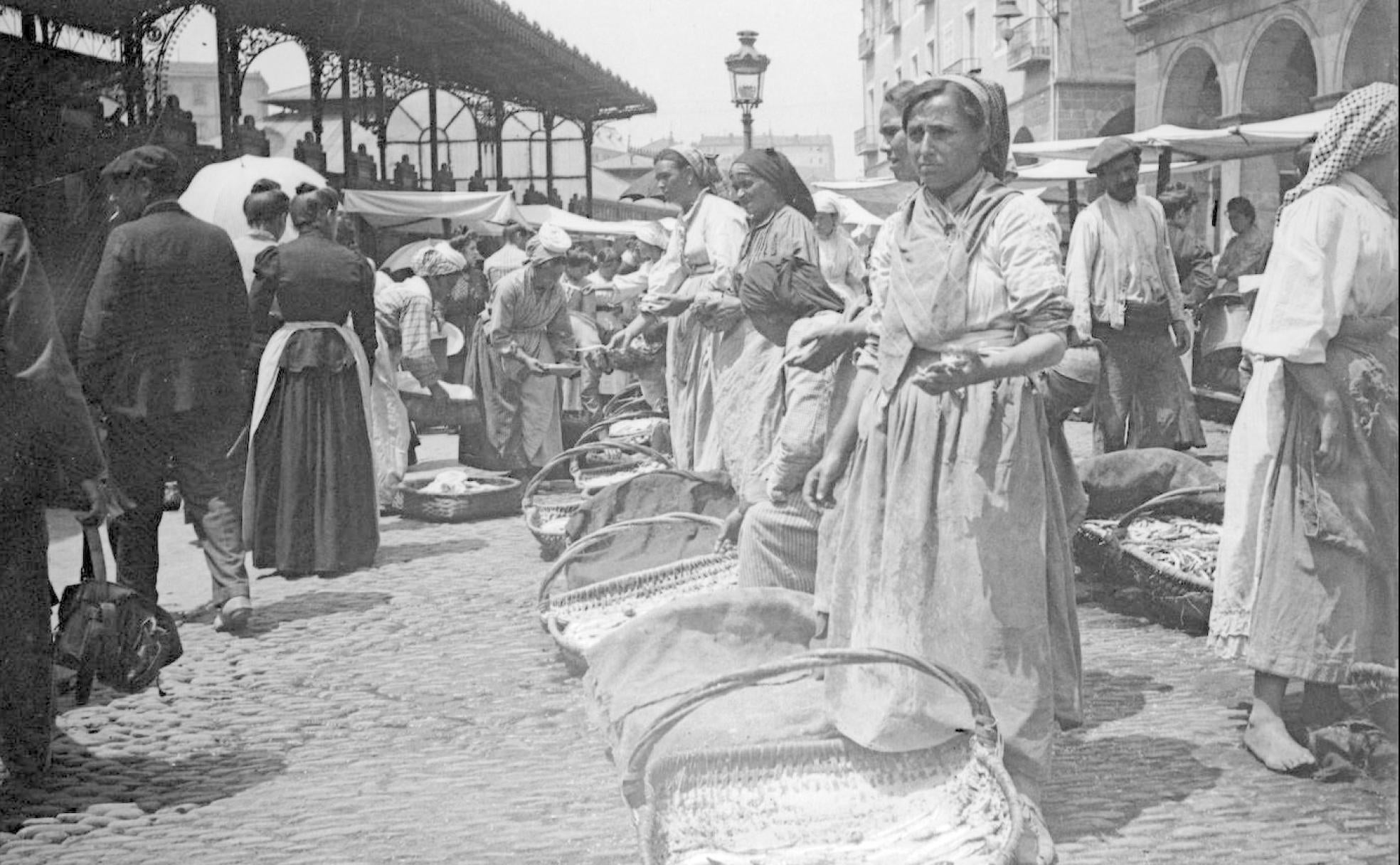 Sardineras en el Mercado de la Ribera a finales del siglo XIX.